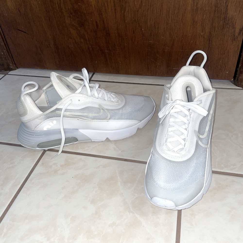Nike Air Triple White 2090 men’s